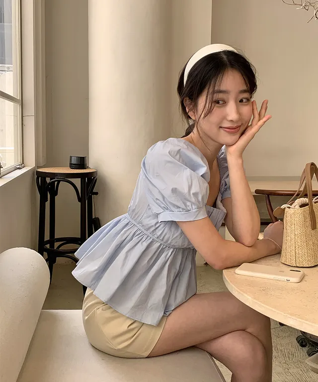 카밀라 오프숄더 스퀘어넥 크롭 퍼프 블라우스