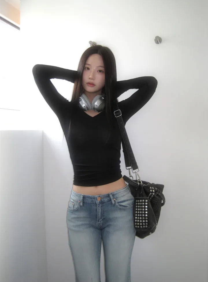 긴팔 티셔츠 모델 착용 이미지-S1L28