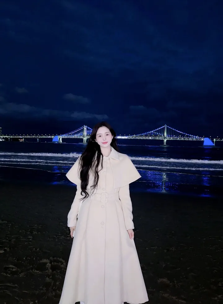 [빠른배송💗/기획특가💗] 벨 블랑쉬 케이프 스노우 아이보리 벨트 플레어 롱 코트 (high quality - 아이,핑크 고퀄리티 겨울 한겨울 방한 연말룩 페이크퍼 에코퍼) 상세 이미지 6