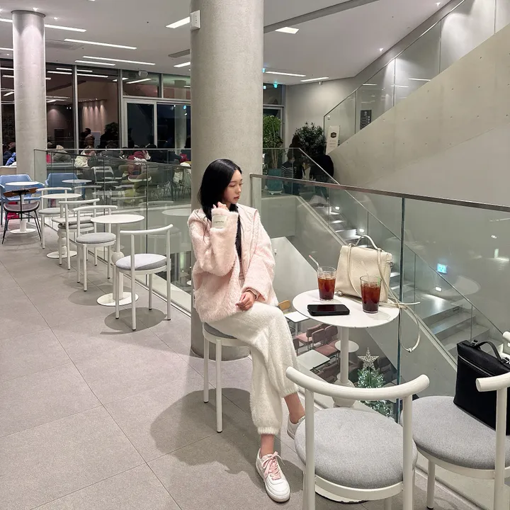 [러블리⛄/털빠짐X] 핑키 딸기우유 소프트 후드 퍼 뽀글이 앙고라 코트 집업 자켓 상세 이미지 7
