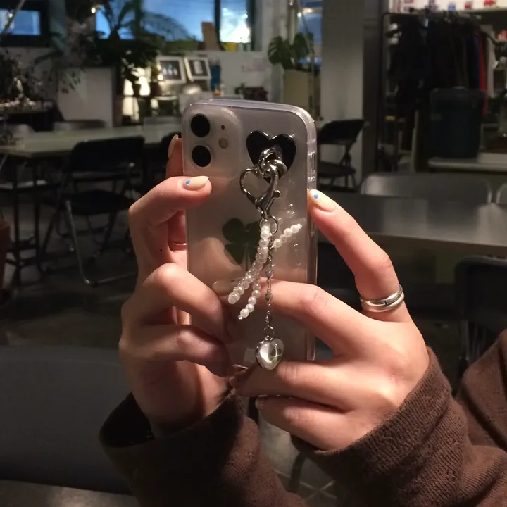 🍀2025 LUCKY drop heartchain clover phonecase 드롭하트체인 클로버 행운 폰케이스 상세 이미지 5