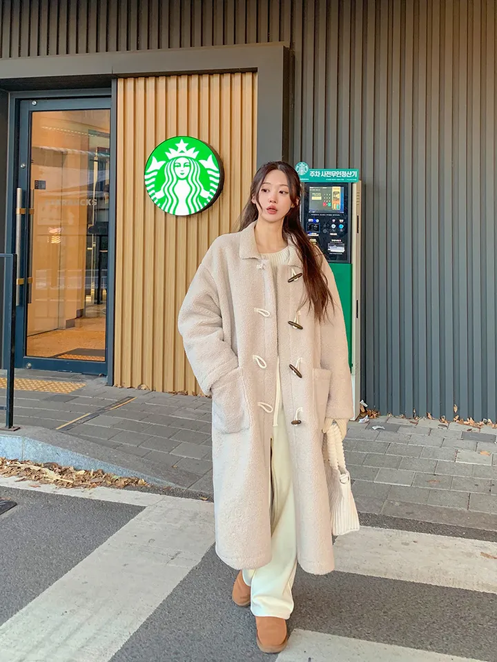 [완전강츄!!🧸한겨울까지쭉] 양털 뽀글이 롱 떡볶이 코트 더플 카라 오버핏 후리스 스웨이드 안감 부클 털 자켓 겨울 아우터 데일리 꾸안꾸 2COL 상세 이미지 43