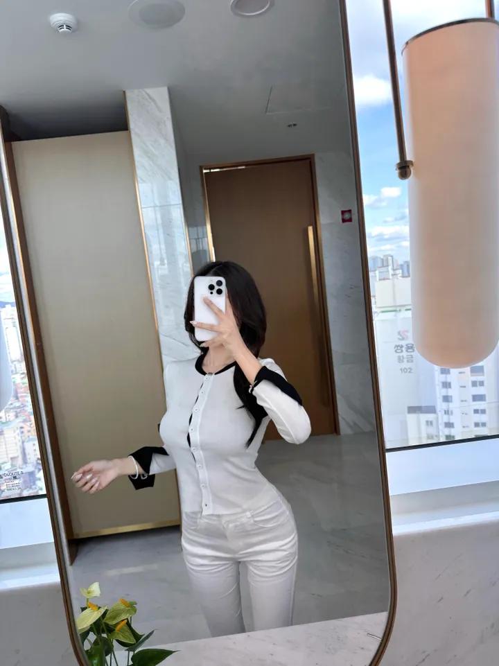 로어 배색 커프스 가디건티 상세 이미지 18
