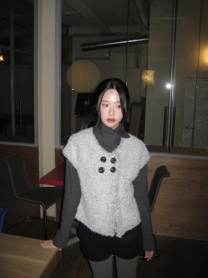민소매 모델 착용 이미지-S1L25