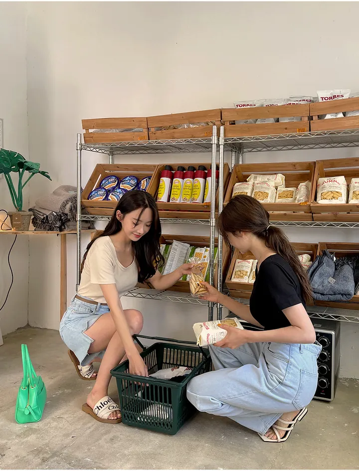 [44-110] [9천장 돌파✨] 유리빈 스판 U넥 슬림핏 크롭 티셔츠( 여름/데일리룩/여행룩/휴가룩/흠뻑쇼/워터밤/빅사이즈/110사이즈/자체제작/크롭/스판/스판좋은/쫀쫀한/쿨링/아이스/기본템/레이어드/베이직/부드러운 ) 상세 이미지 95