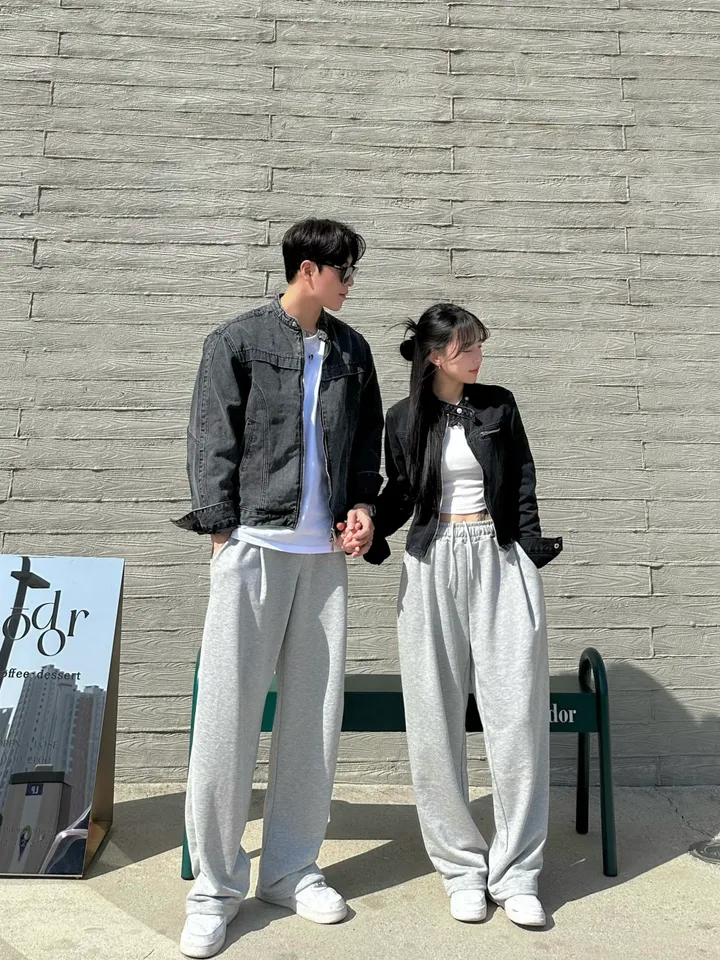 2사이즈! 커플 바이커 청자켓 데님 자켓 흑청 진청 겨울 가을 봄 커플룩 시밀러룩 꾸안꾸 코디 세트 크롭 슬림핏 오버핏 남녀공용 투피스 남자 데이트 빅사이즈 트레이닝  와이드팬츠 상세 이미지 8