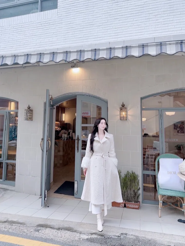 [빠른배송💗/신상기획할인💗] 아르떼미떼 아이보리 폭스 소매 페이크 퍼 벨트 플레어 롱 울 코트 (high quality - 아이보리 , 핑크 국내제작 고퀄리티 안감 누빔 겨울 한겨울 방한 아우터 연말룩 원피스 연말 파티룩 페이크퍼 에코퍼 드뮤어룩 드뮤어) 상세 이미지 55