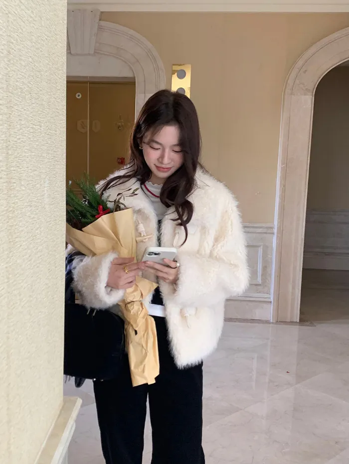 🩷당일출고🩷디로비❤️카라 떡볶이 단추 페이크 퍼 자켓 1color 상세 이미지 19