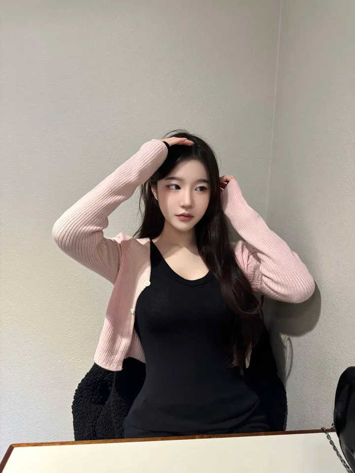 🚀당일출고🚀 🍓딸기우유같은🥛 미친연핑크💕  골지 투버튼 데이지 크롭가디건 (6color) 데이트룩 니트가디건 브이넥가디건 골지가디건 브이넥 니트긴팔 봄가디건 간절기 개강룩 상세 이미지 2