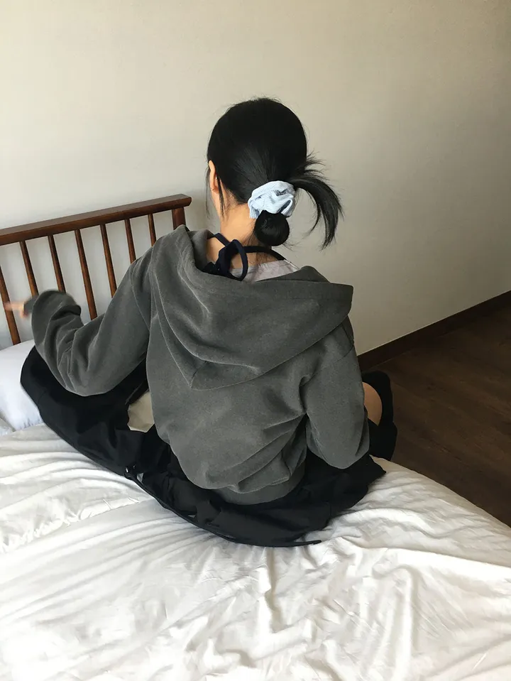 피그먼트 크롭 후드 집업 (4color) 상세 이미지 13