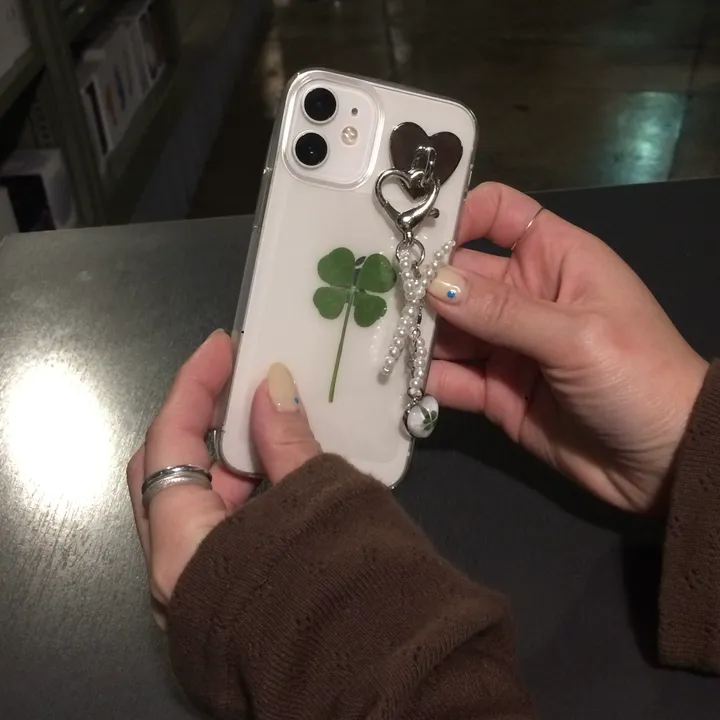 🍀2025 LUCKY drop heartchain clover phonecase 드롭하트체인 클로버 행운 폰케이스 상세 이미지 8