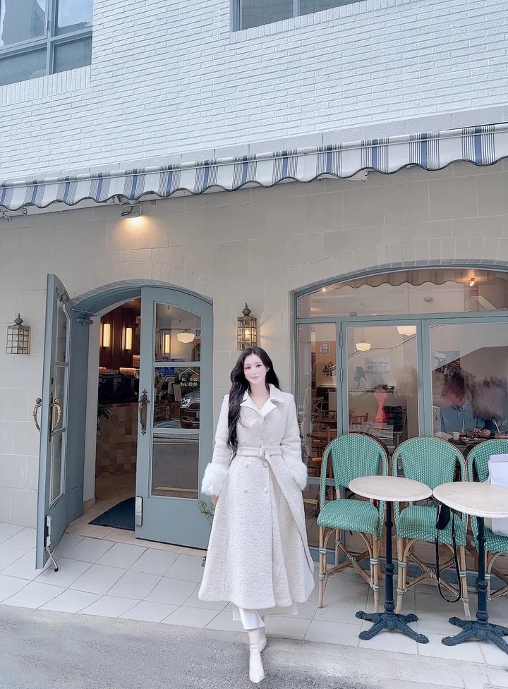 [빠른배송💗/신상기획할인💗] 아르떼미떼 아이보리 폭스 소매 페이크 퍼 벨트 플레어 롱 울 코트 (high quality - 아이보리 , 핑크 국내제작 고퀄리티 안감 누빔 겨울 한겨울 방한 아우터 연말룩 원피스 연말 파티룩 페이크퍼 에코퍼 드뮤어룩 드뮤어) 상세 이미지 48