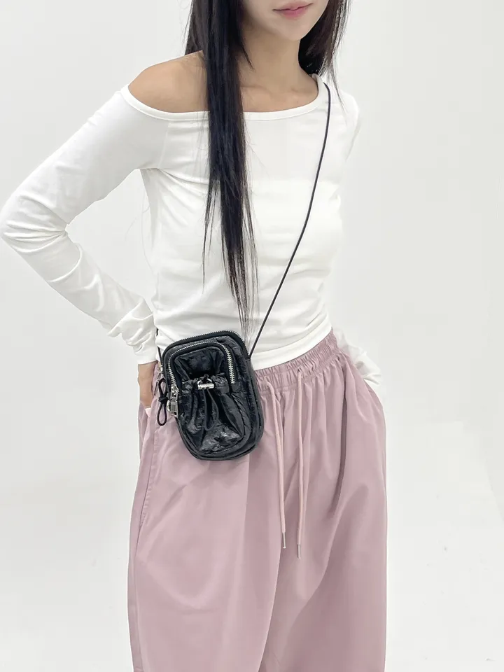 [3color]글로시 / 나일론 스토퍼 미니백 glossy mini crossbag (가벼운 데일리 가방 유니크 쁘띠 스트링 크로스백) 상세 이미지 39