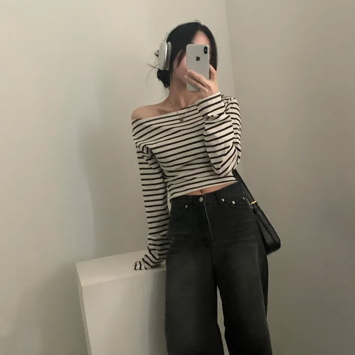 [예쁜라인🤍/데일리필수*.*] 루징 스트라이프 언발 오프숄더 긴팔티셔츠 - 2color 상세 이미지 20