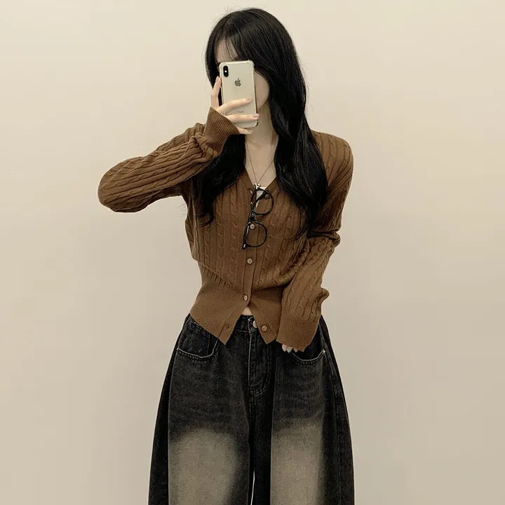 [손등덮는/기본가디건] 여리여리 케이블 꽈배기 베이직 크롭 브이넥 니트가디건 상세 이미지 25