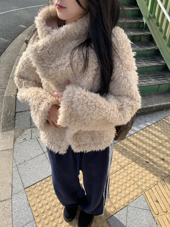 럼블 양털 무스탕 뽀글이 터틀넥 퍼 자켓 상세 이미지 4