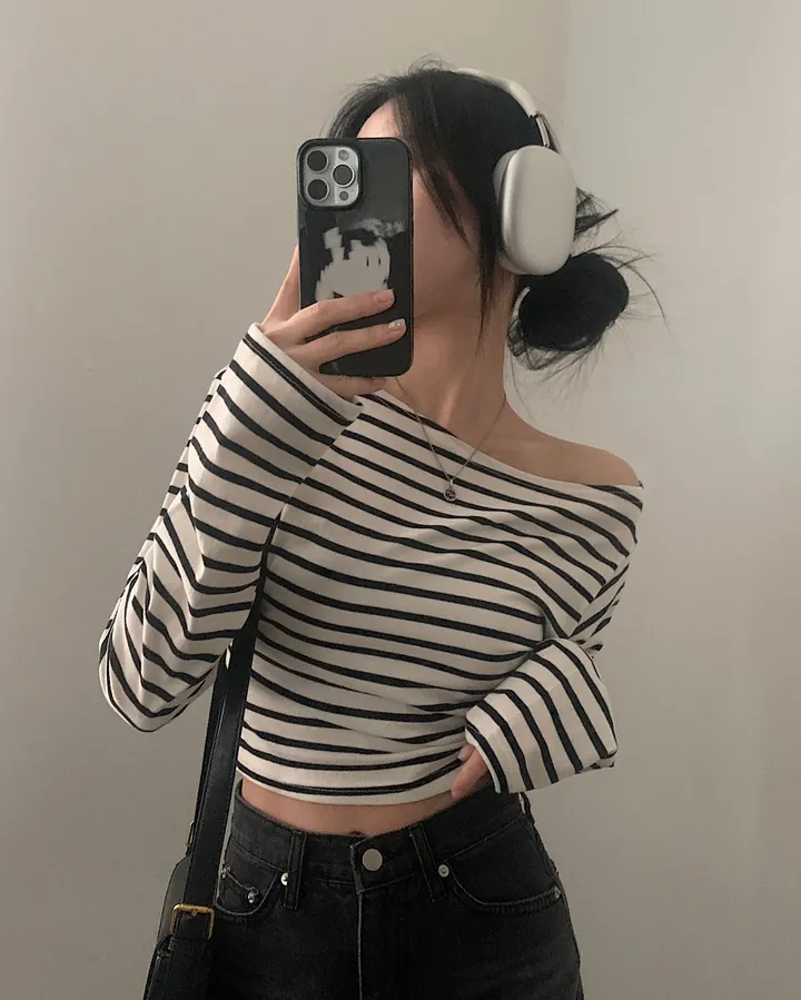 [예쁜라인🤍/데일리필수*.*] 루징 스트라이프 언발 오프숄더 긴팔티셔츠 - 2color 상세 이미지 21