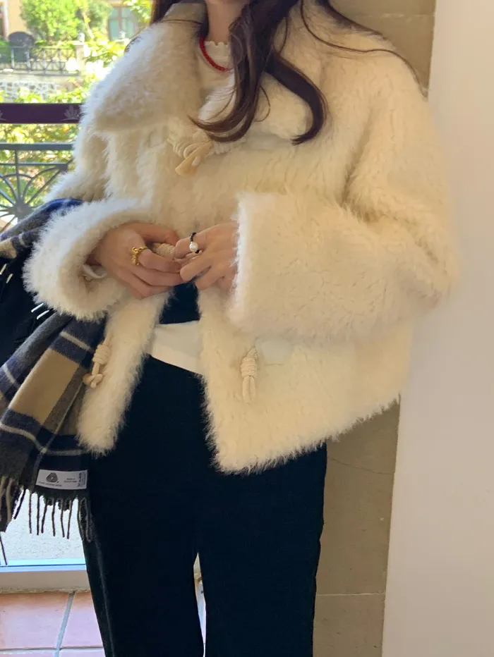 🩷당일출고🩷디로비❤️카라 떡볶이 단추 페이크 퍼 자켓 1color 상세 이미지 2