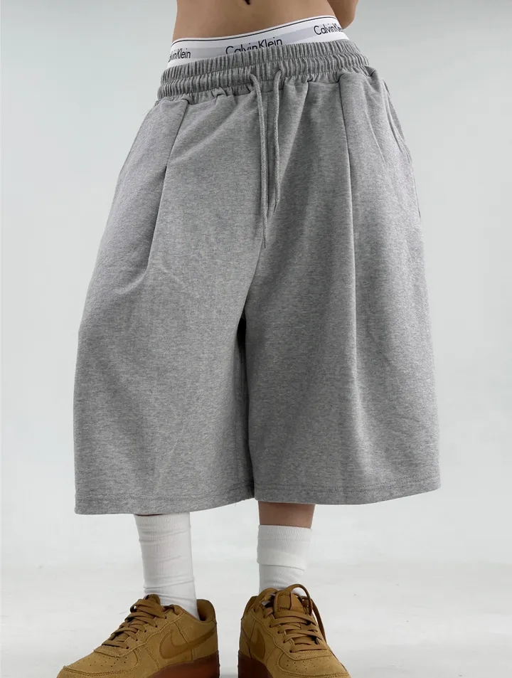 2000장돌파❤🥰M-XL❤2COLOR❤ 사이드핀턱 오버핏버뮤다팬츠 버뮤다반바지 롱반바지 롱숏팬츠 국산 유니섹스 남여공용 남녀공용 트레이닝숏팬츠 숏반바지 숏바지 쭈리 핀턱 유니크팬츠 빅사이즈버뮤다 와이드팬츠 와이드바지 여름바지 상세 이미지 32