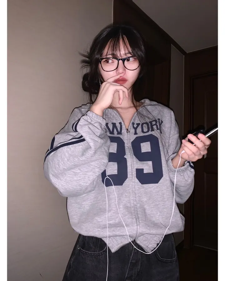 [국내제작] 지금 날씨에 가볍게 걸치기 좋은, 레터링 투웨이 집업zip up -3col 상세 이미지 9