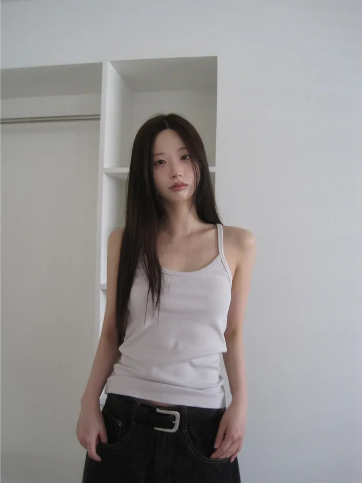 민소매 모델 착용 이미지-S1L31