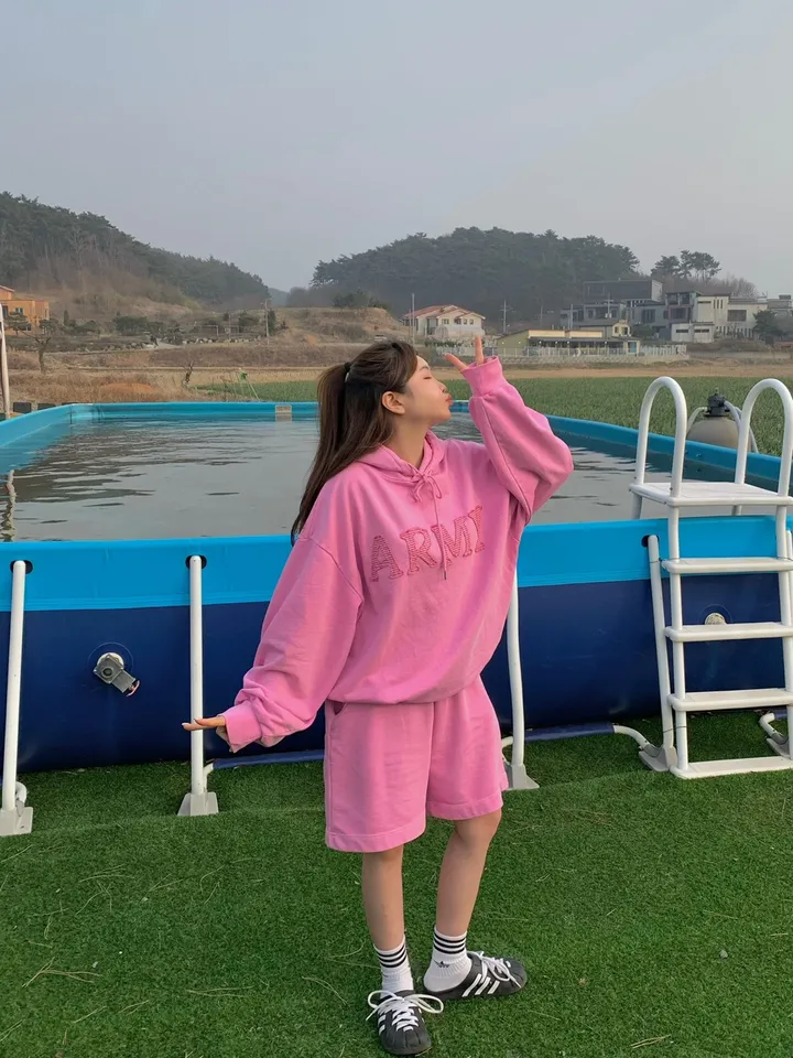 [세트가격🌠/남녀공용🧏‍♀️💕/도링룩단독💌] 피그먼트 아미 레터링 후드 밴딩 5부 반바지 커플 트레이닝세트 투피스 (3color) 상세 이미지 27