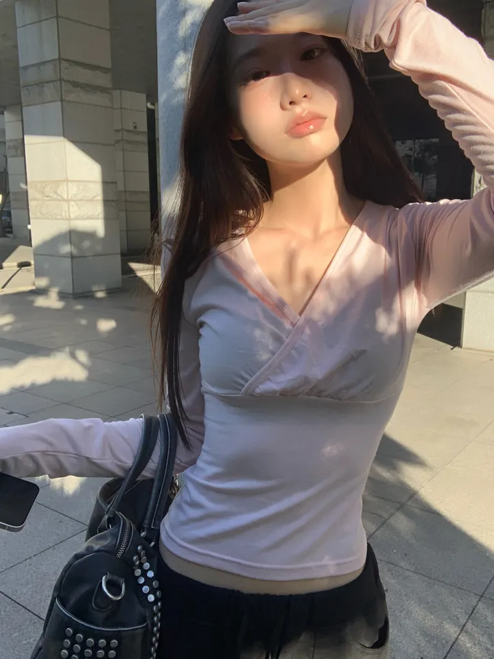 긴팔 티셔츠 모델 착용 이미지-S1L36