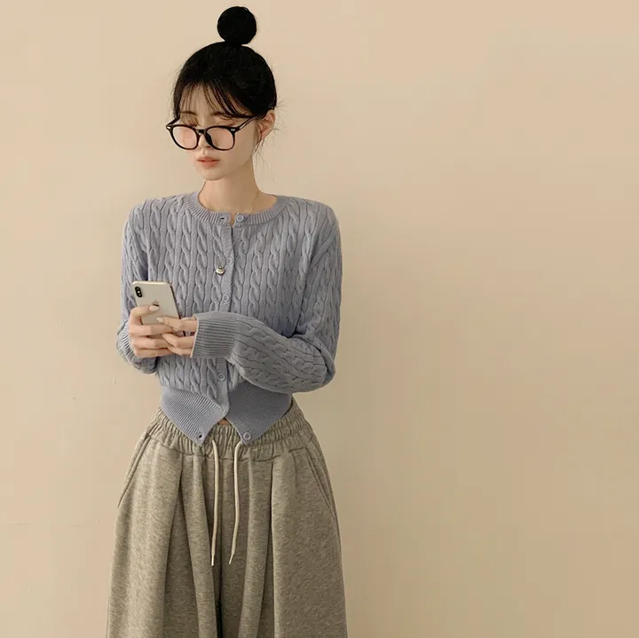 [국내제작/봄가디건🤍] 허리 잘잡아주는, 꽈배기 라운드 크롭 기본 슬림핏 허리잘록 니트가디건 상세 이미지 10