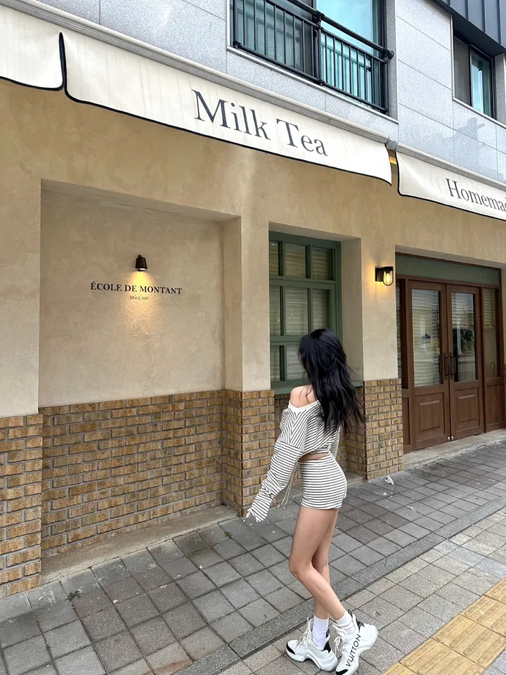 꾸안꾸룩💗스트라이프 단가라 원숄더 입술넥 맨투맨 티셔츠+로우 밴딩 숏팬츠 트레이닝 투피스세트 상세 이미지 3