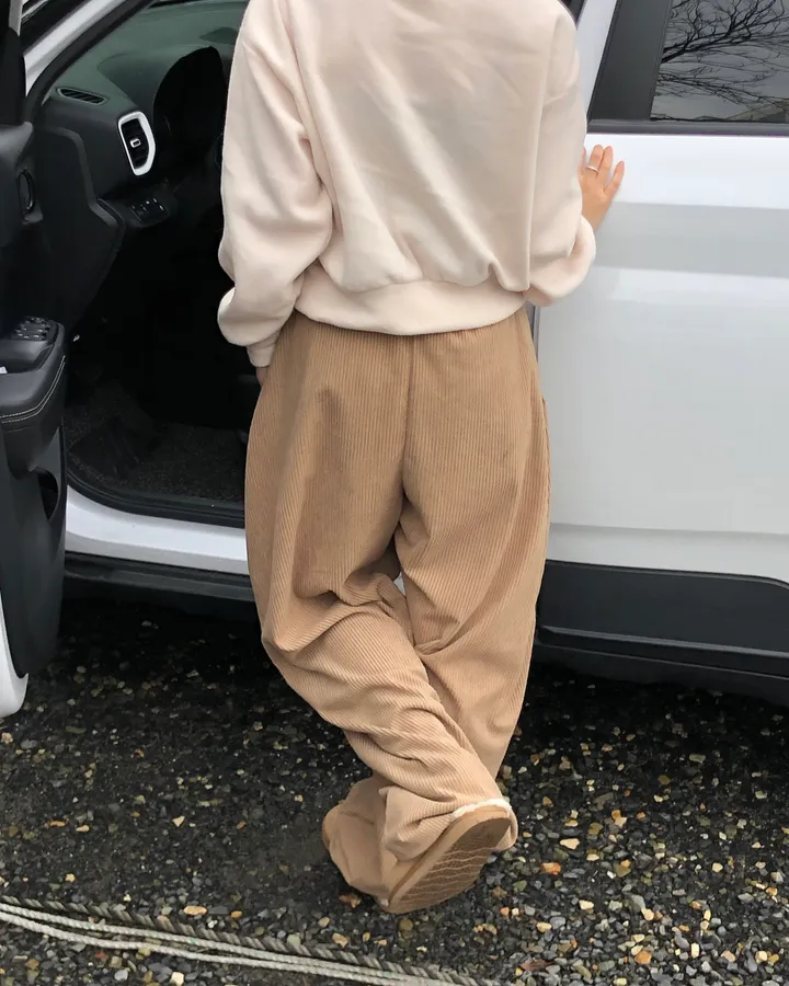 [데일리/*핏보장*] 코듀로이 골덴 핀턱 밴딩 팬츠 - 7colors (맞주름 허리 밴딩 와이드팬츠 롱다리핏 골반보장) 상세 이미지 21