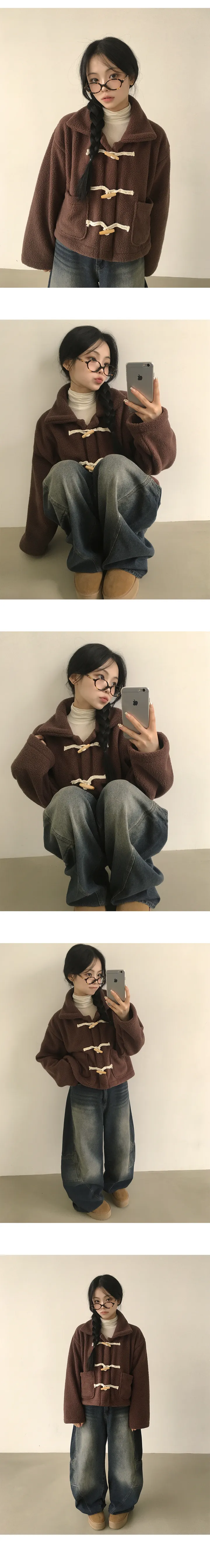 [뽀글이소재🐻/귀여움가득] 떡볶이 단추 포인트! 도톰 양털 뽀글이 떡볶이 단추 포켓 카라 숏자켓 (4color) 상세 이미지 3
