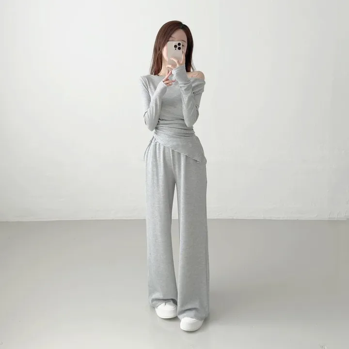 [키작녀추천/set가격!] 오프숄더 입술넥 언발란스 셔링 긴팔 티셔츠 + 허리쏙 밴딩 와이드팬츠 일자팬츠 봄가을 트레이닝 세트 개미허리 허리잘록 투피스 페미닌 (3color) 상세 이미지 11