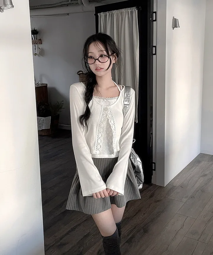 [발레코어💗몸매보정✨] 헤나 레이어드 슬림핏 크롭 유넥 트임 리본 스트랩 원버튼 레이스 가디건 겨울 봄 / 가디건 니트가디건 긴팔티셔츠 레이어드 슬림핏 기본티 이너티 뮤잉 상세 이미지 11