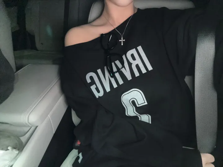 [부해보임X/마실룩set] 리빙 원오프숄더 맨투맨 와이드 팬츠 쭈리 세트 투피스 2col 오프숄더 상세 이미지 7