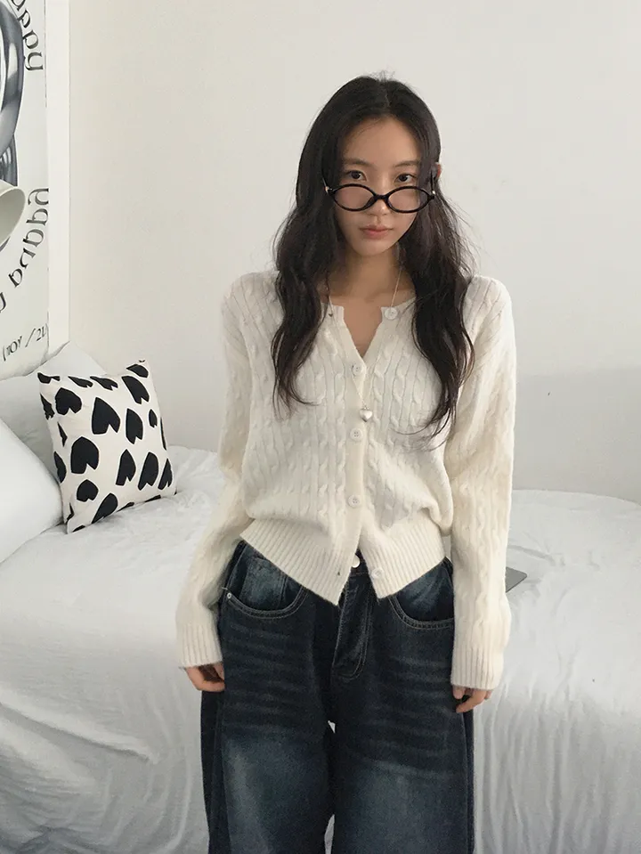 [전컬러입고!/고퀄!후기극찬❣️폭닥 케이블 꽈배기 단추니트가디건 여유핏!] 피오케이블꽈니트가디건 상세 이미지 3