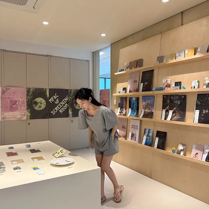 [이거왜안사?/체형커버O] 와플 브이넥 어깨 퍼프 트임 반팔티+반바지 세트 상세 이미지 5