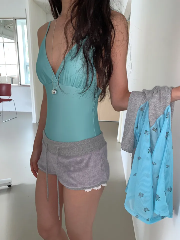 블라우스 모델 착용 이미지-S1L27