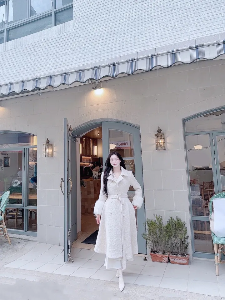 [빠른배송💗/신상기획할인💗] 아르떼미떼 아이보리 폭스 소매 페이크 퍼 벨트 플레어 롱 울 코트 (high quality - 아이보리 , 핑크 국내제작 고퀄리티 안감 누빔 겨울 한겨울 방한 아우터 연말룩 원피스 연말 파티룩 페이크퍼 에코퍼 드뮤어룩 드뮤어) 상세 이미지 17