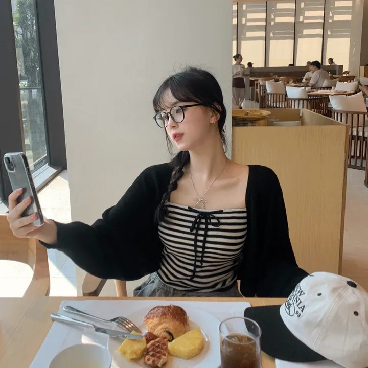 [너무예뻐🐾가디건SET] 자체제작 벌룬 골지 볼레로 니트 가디건 + 단가라 슬림 리본 나시 세트 투피스 세트웨어 SET 스트라이프 탑 사계절 블랙 봄 간절기 새학기룩 1COL 상세 이미지 2