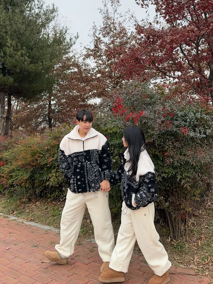 [고퀄리티🖤] 겨울 페이즐리 양털 크롭 후리스 하이넥 집업 뽀글이 유니크 커플 시밀러룩 상세 이미지 35