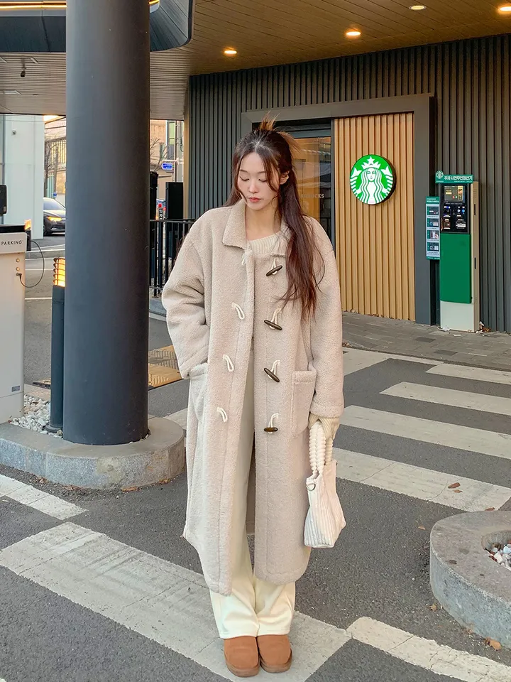 [완전강츄!!🧸한겨울까지쭉] 양털 뽀글이 롱 떡볶이 코트 더플 카라 오버핏 후리스 스웨이드 안감 부클 털 자켓 겨울 아우터 데일리 꾸안꾸 2COL 상세 이미지 44