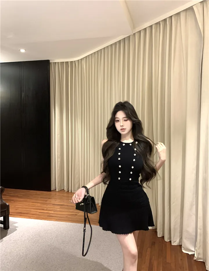 [고퀄리티 청순 단아 하객룩] 큐빅 비즈 민소매 니트 나시 + A라인 플리츠 스커트 투피스 셋업 세트 (2color) 화이트 블랙 상세 이미지 66