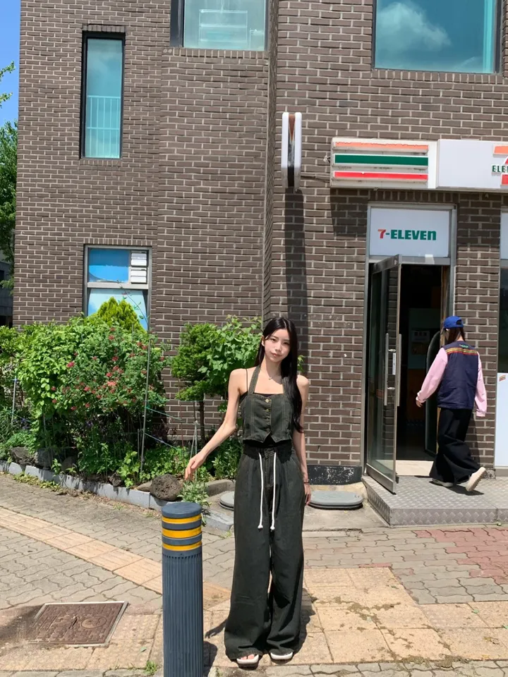 ⁎MADE [코디set/S~L] 치퍼 홀터 데님 크롭 뷔스티에 탑 나시 와이드 롱 생지 워싱 데님 청 팬츠 투피스 세트 <여행룩/힙/빈티지/인생샷!> 상세 이미지 24