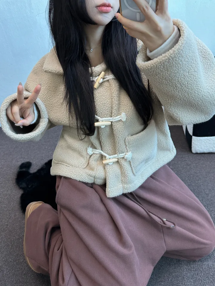 기획🧸🤎양털숏세미크롭떡볶이코트🤎🤍🧸4COLOR 떢볶이코트 더플코트 더플집업 숏코트 큐티 오버핏코트 박시핏코트 국산 코듀로이코트 골덴코트 유니크코트 골덴떡볶이 크롭 루즈핏 가오리핏코트 겨울자켓 겨울점퍼 겨울집업 겨울상의 도톰 폭닥 양털집업 양털코트 상세 이미지 18