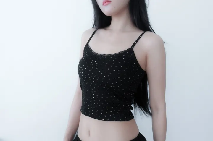 민소매 모델 착용 이미지-S1L10