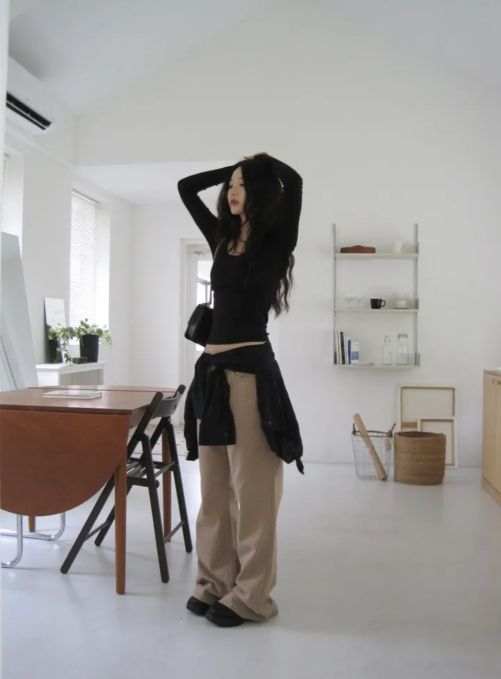 긴팔 티셔츠 모델 착용 이미지-S1L60