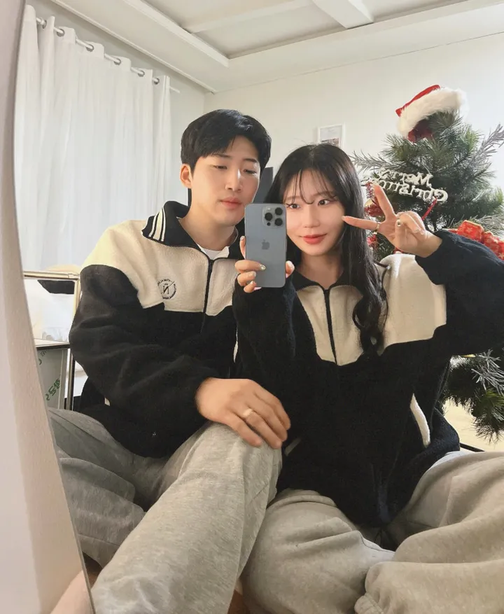 [크롭/오버핏] 유니크 하이넥 배색 후리스 집업 점퍼 겨울 커플룩 시밀러룩 상세 이미지 17