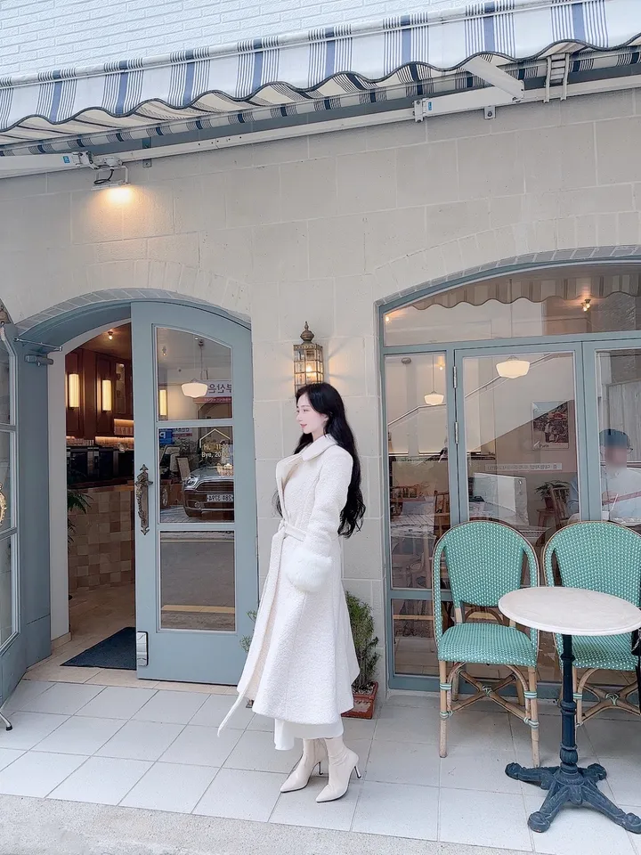 [빠른배송💗/신상기획할인💗] 아르떼미떼 아이보리 폭스 소매 페이크 퍼 벨트 플레어 롱 울 코트 (high quality - 아이보리 , 핑크 국내제작 고퀄리티 안감 누빔 겨울 한겨울 방한 아우터 연말룩 원피스 연말 파티룩 페이크퍼 에코퍼 드뮤어룩 드뮤어) 상세 이미지 60