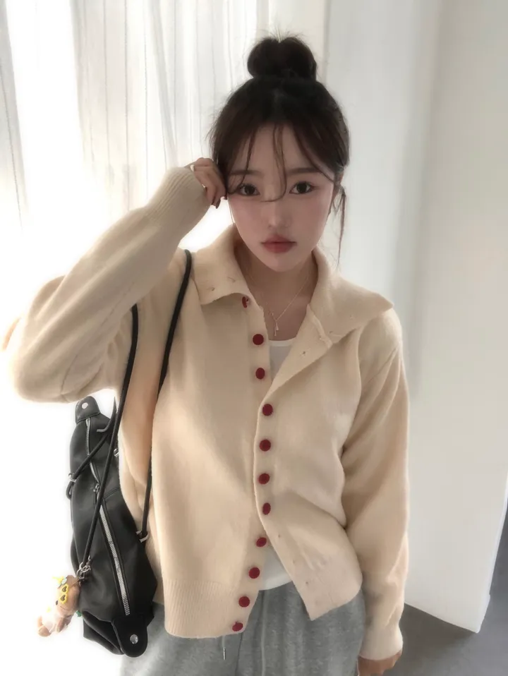 [색감보장🍒/흐물x탄탄! ]레드 콩단추  하이넥 폴라 니트 가디건-3col 상세 이미지 16