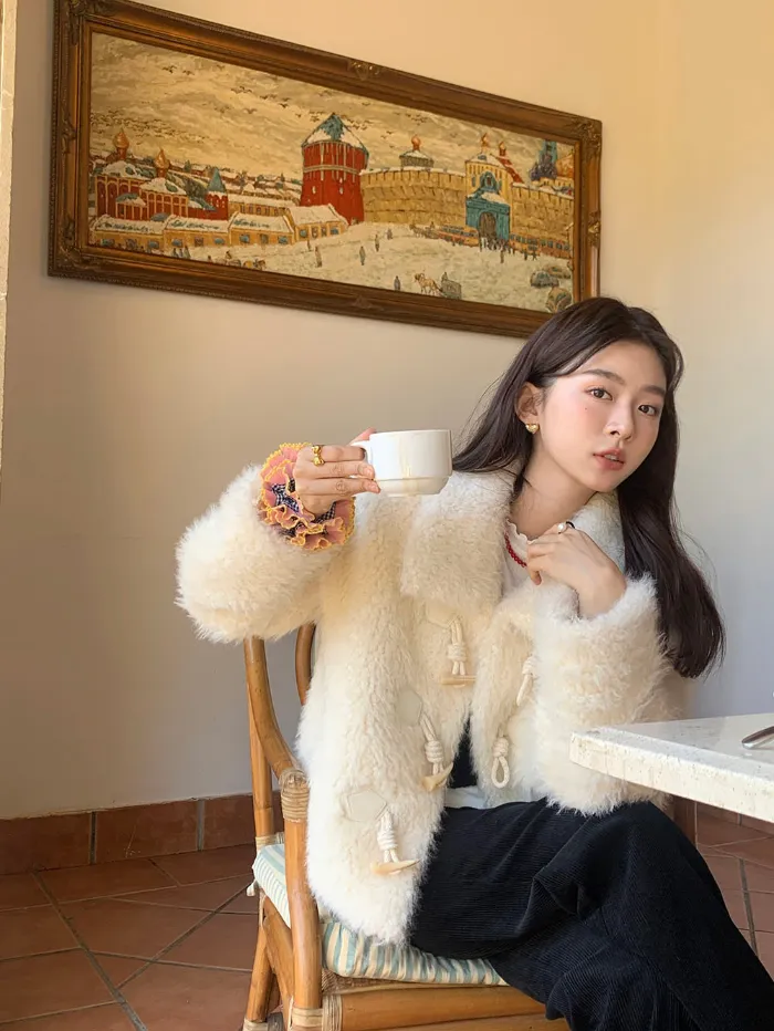 🩷당일출고🩷디로비❤️카라 떡볶이 단추 페이크 퍼 자켓 1color 상세 이미지 11